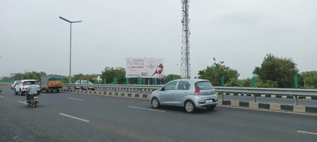 Gandhinagar - Tarapur Flyover, SG Highway.  Size : 61 X 30  NL Available